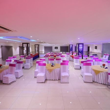 Airport Hotel Bollywood Paradise Нью-Делі Екстер'єр фото