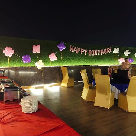 Airport Hotel Bollywood Paradise Нью-Делі Екстер'єр фото