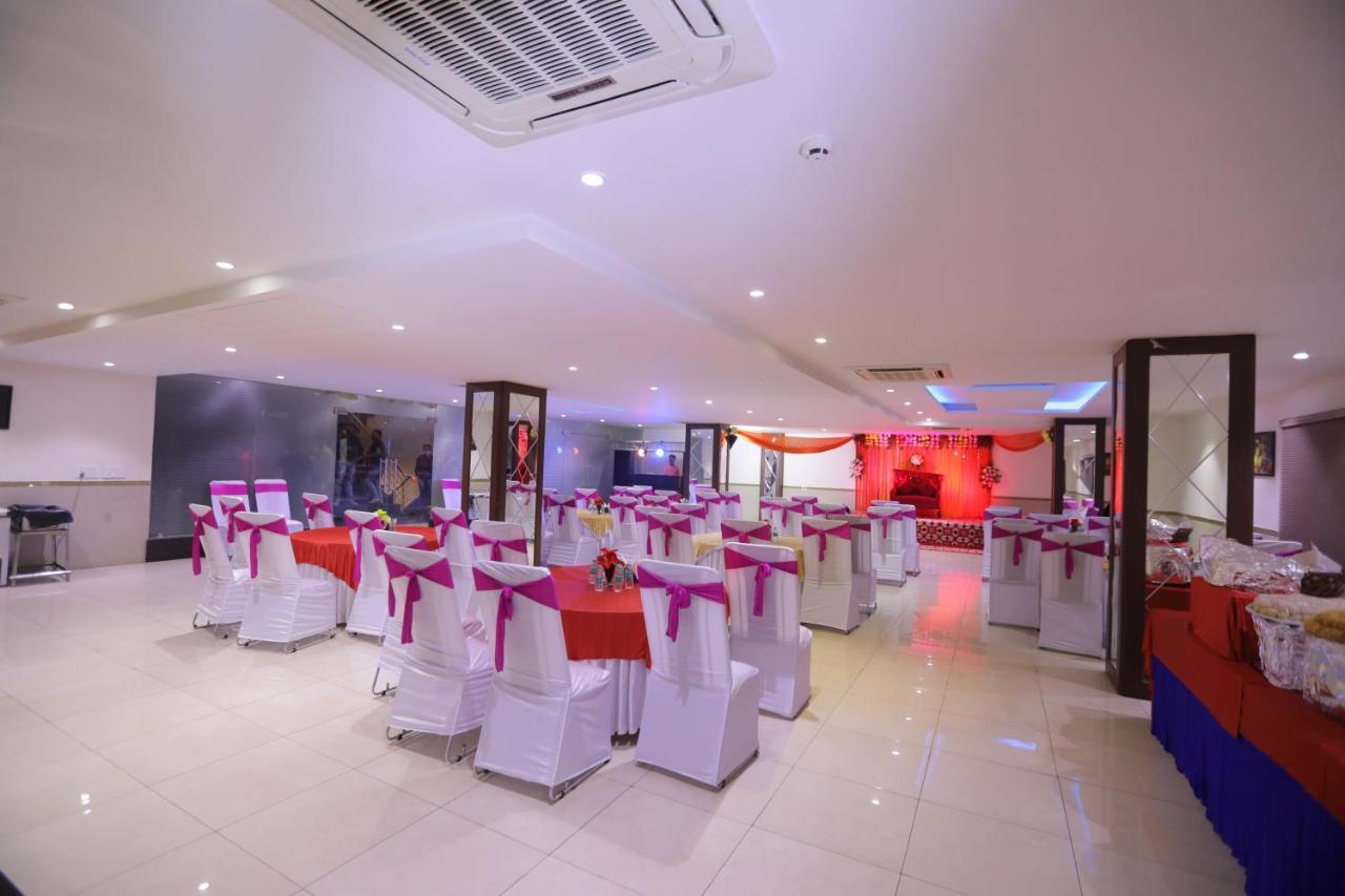 Airport Hotel Bollywood Paradise Нью-Делі Екстер'єр фото