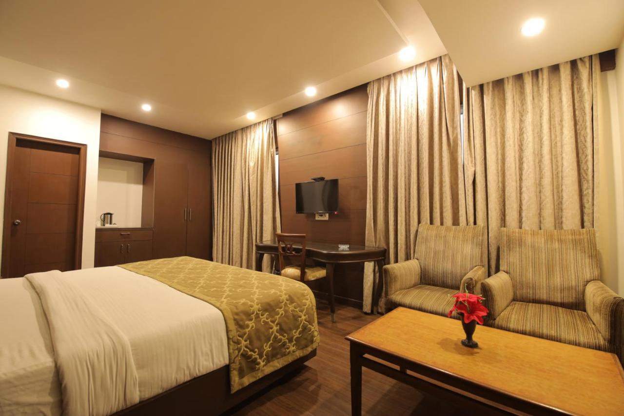 Airport Hotel Bollywood Paradise Нью-Делі Екстер'єр фото