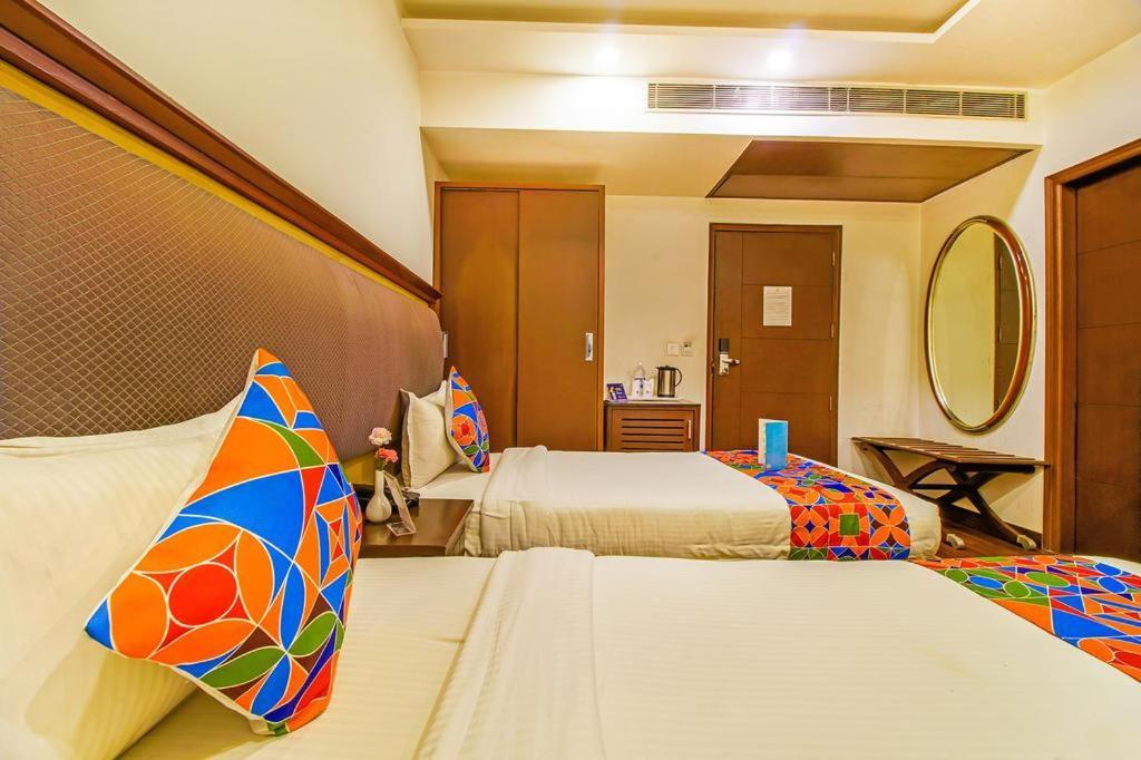 Airport Hotel Bollywood Paradise Нью-Делі Екстер'єр фото