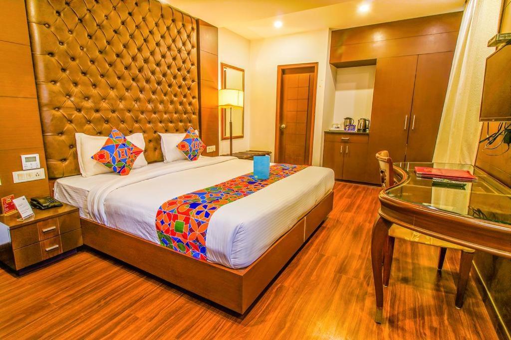 Airport Hotel Bollywood Paradise Нью-Делі Екстер'єр фото